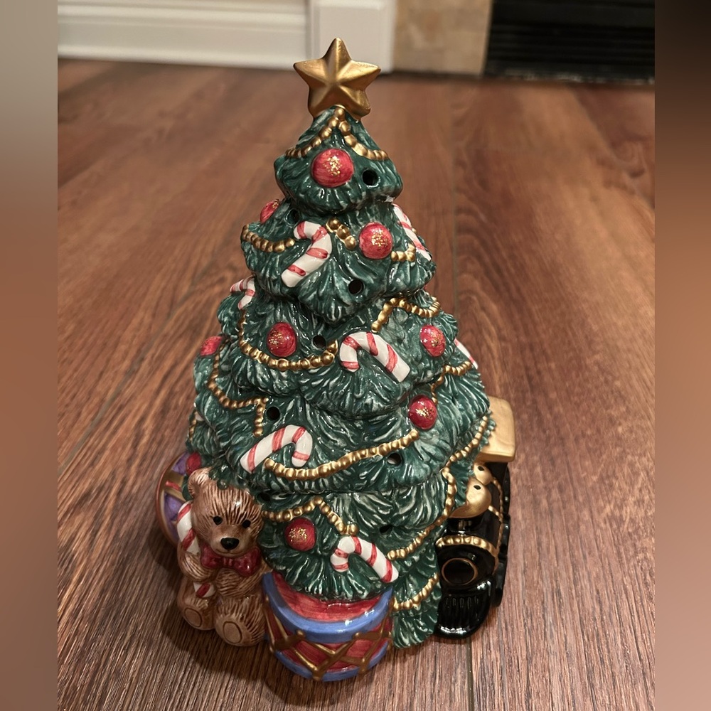 Fitz and Floyd “Santa’s List” Christmas tree with votive candles